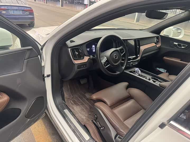 Фото 3 - Volvo XC60 Hybrid