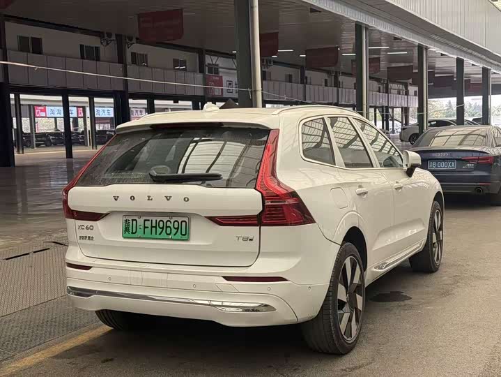 Фото 8 - Volvo XC60 Hybrid