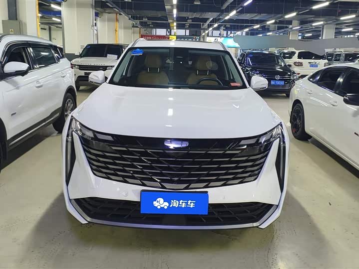 Фото 2 - Geely Atlas L