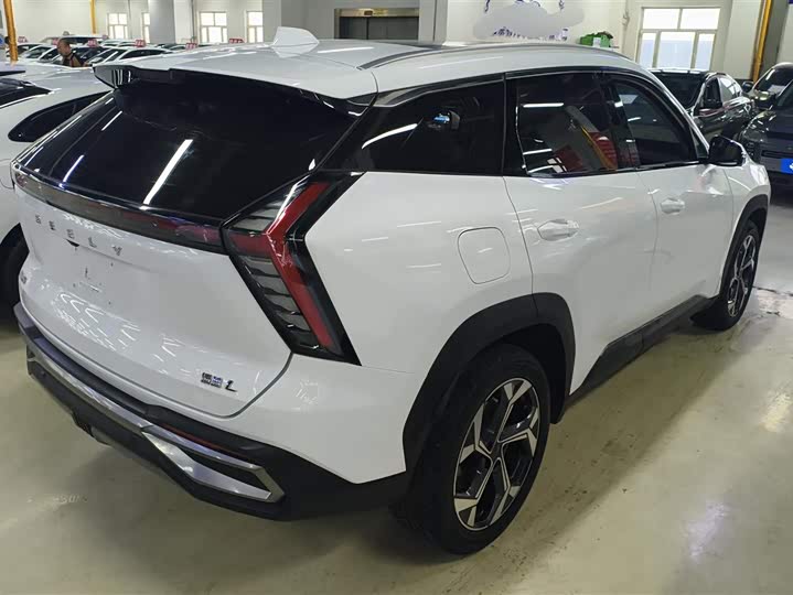 Фото 3 - Geely Atlas L