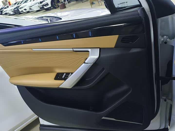 Фото 7 - Geely Atlas L