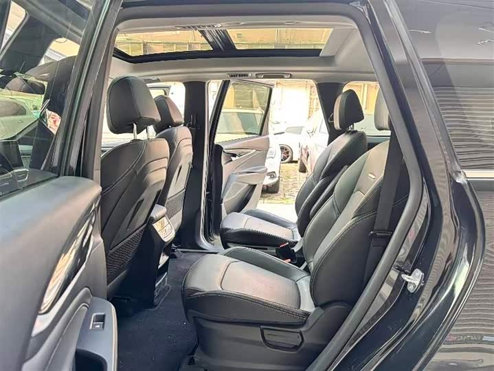 Фото 8 - Maxus Euniq 5