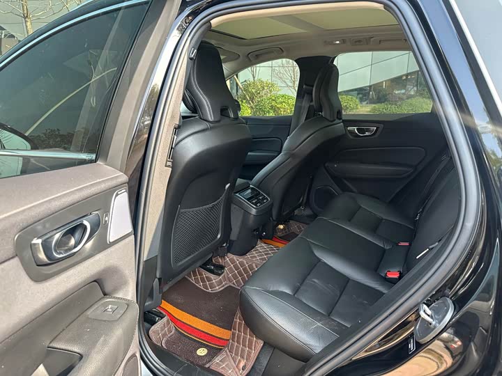 Фото 7 - Volvo XC60