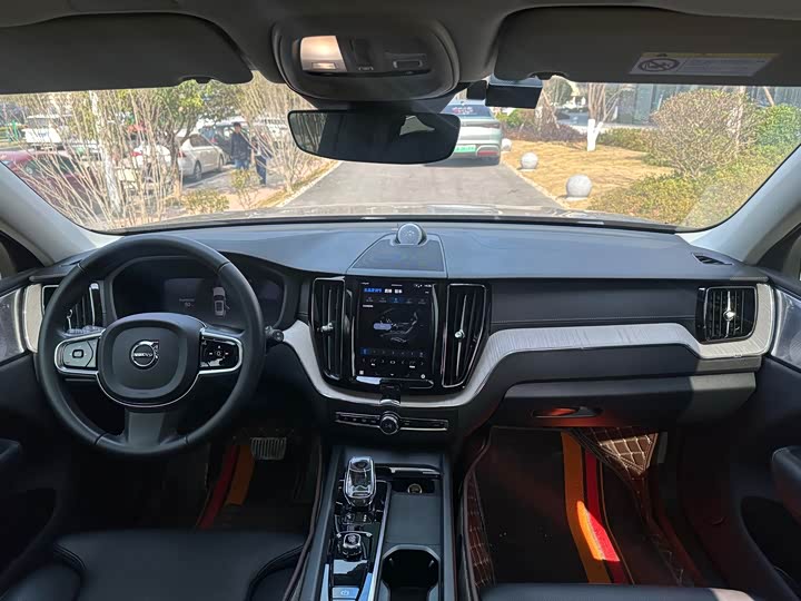 Фото 9 - Volvo XC60