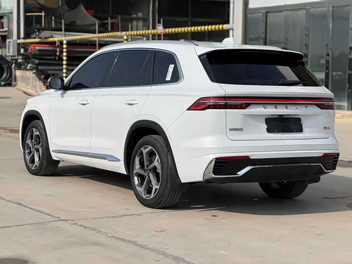 Фото 4 - Geely Monjaro