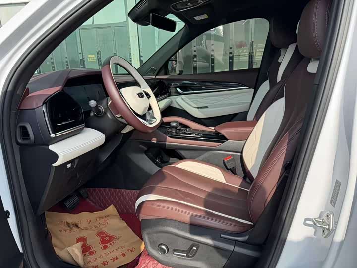 Фото 7 - Geely Monjaro