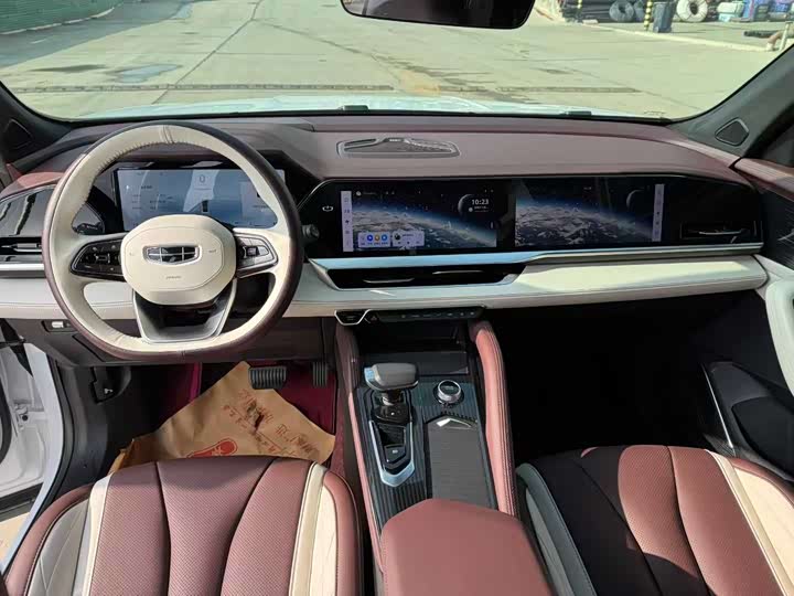 Фото 8 - Geely Monjaro