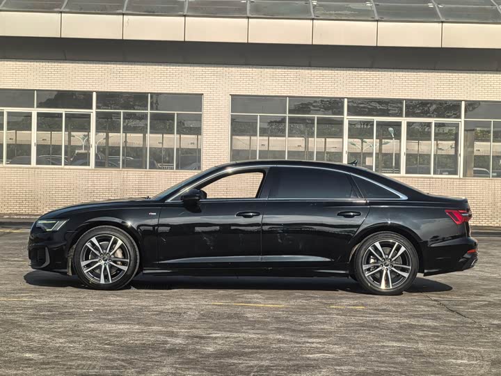 Фото 4 - Audi A6L