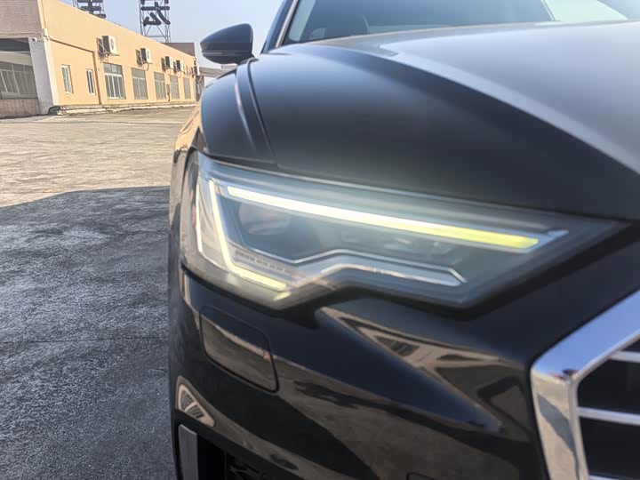 Фото 6 - Audi A6L