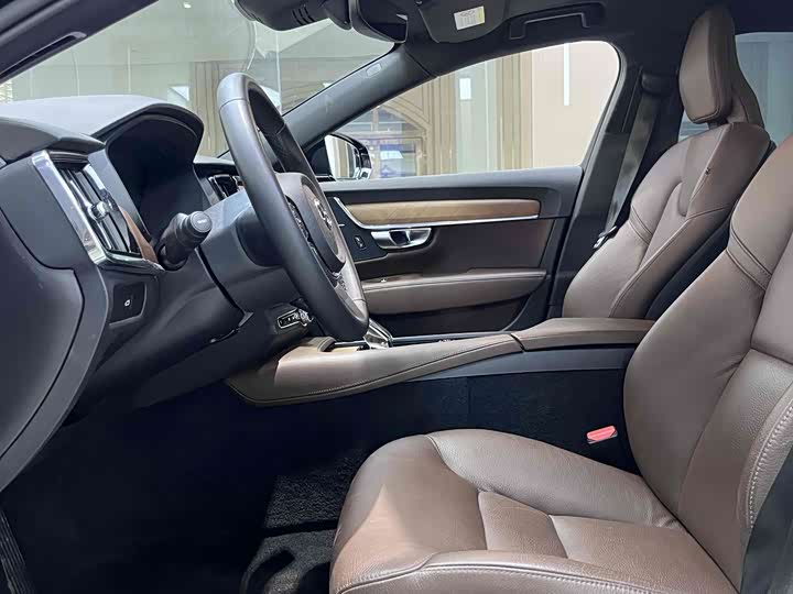 Фото 2 - Volvo S90