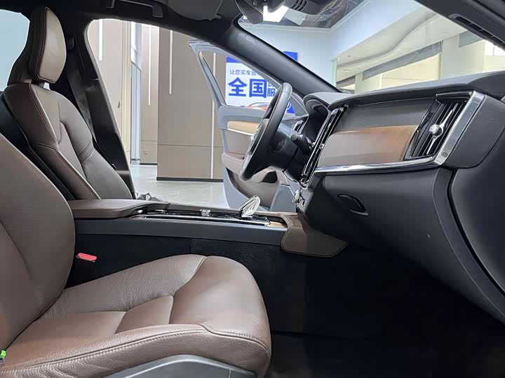 Фото 4 - Volvo S90