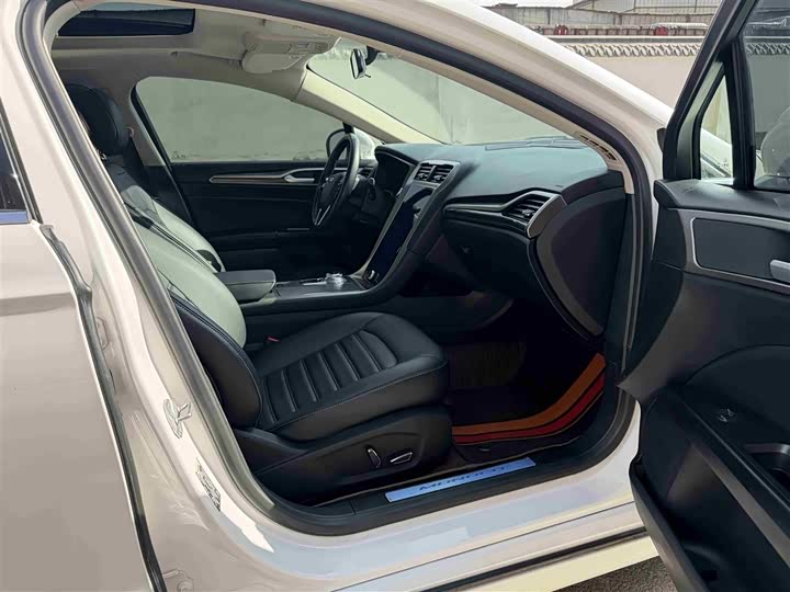 Фото 6 - Ford Mondeo