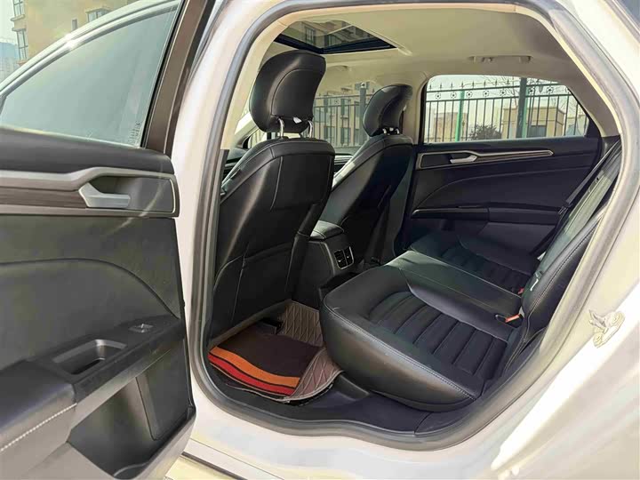 Фото 8 - Ford Mondeo