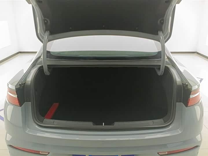 Фото 4 - Geely Preface