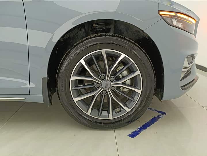 Фото 6 - Geely Preface