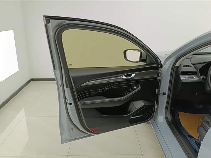 Фото 7 - Geely Preface