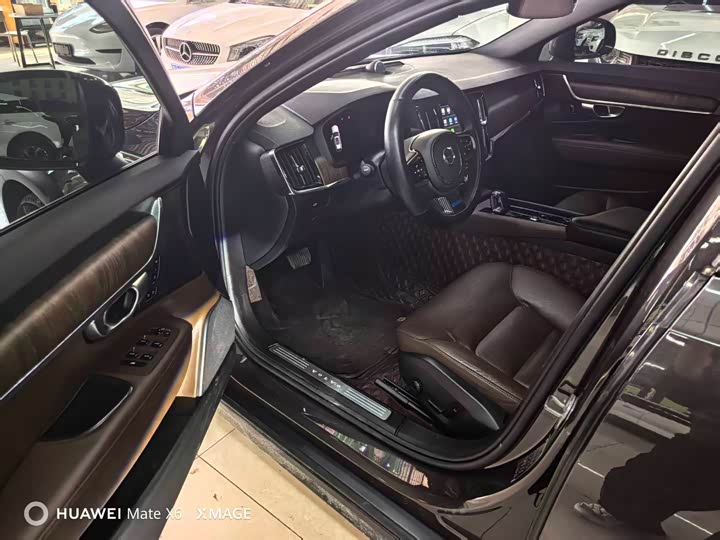 Фото 3 - Volvo V90