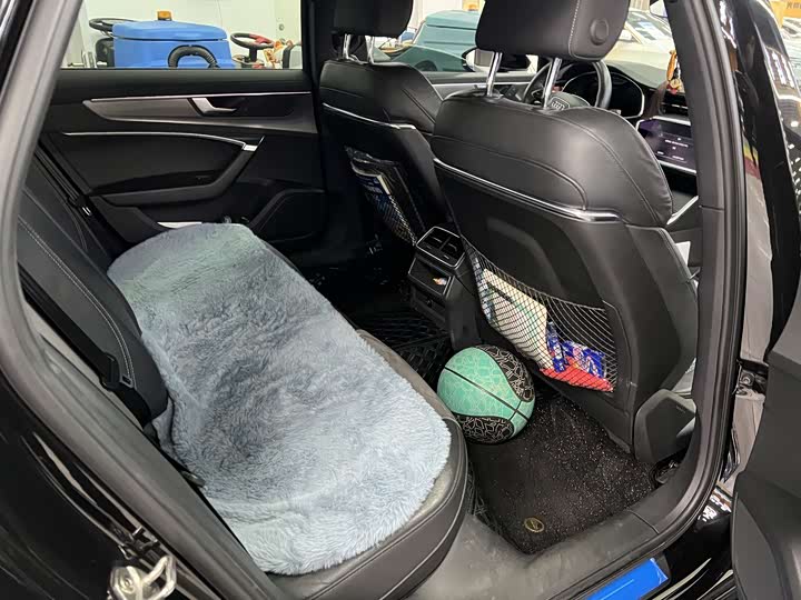 Фото 4 - Audi A6L