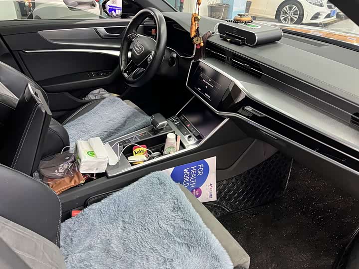 Фото 5 - Audi A6L