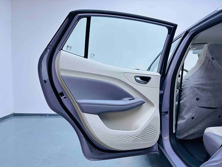 Фото 8 - MG Motor 4 EV