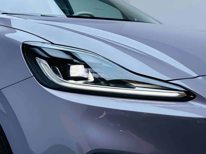 Фото 9 - MG Motor 4 EV