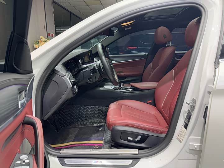 Фото 5 - BMW 5 Series