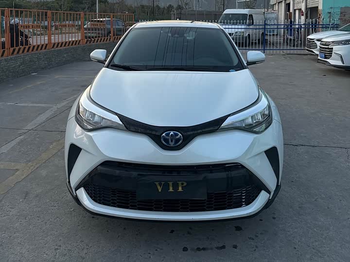Фото 2 - Toyota C-HR