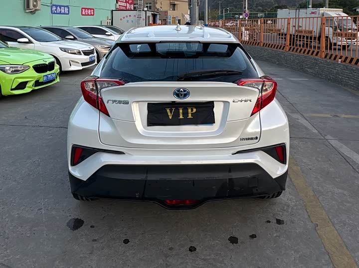 Фото 4 - Toyota C-HR