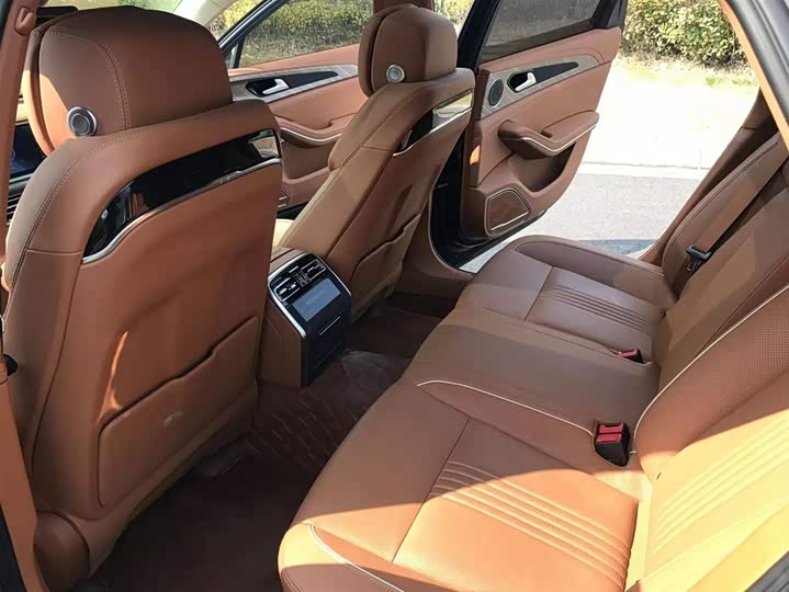 Фото 8 - Hongqi H9