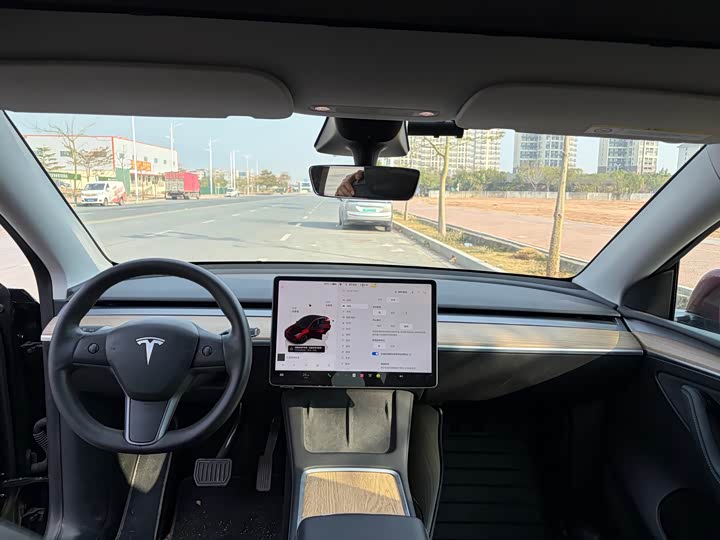 Фото 6 - Tesla Model Y