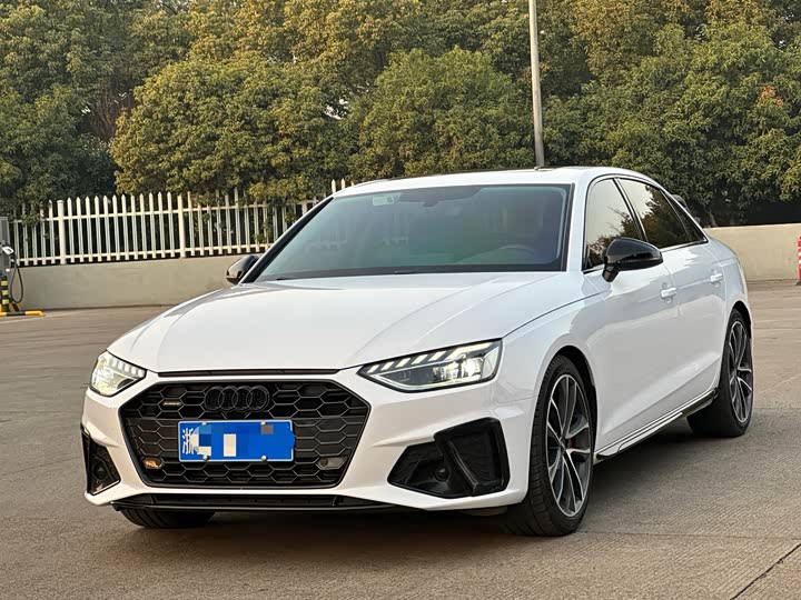 Фото 1 - Audi A4L