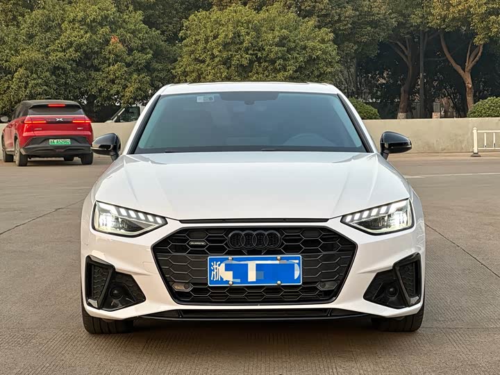 Фото 2 - Audi A4L