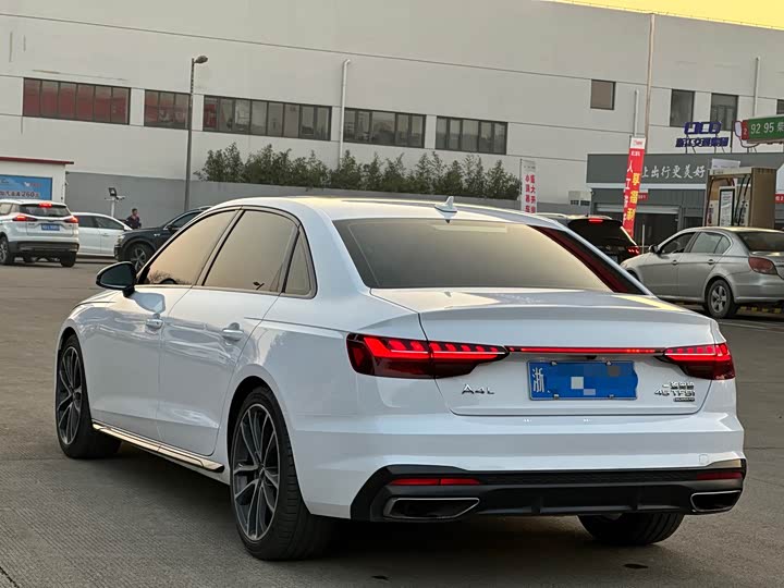 Фото 4 - Audi A4L