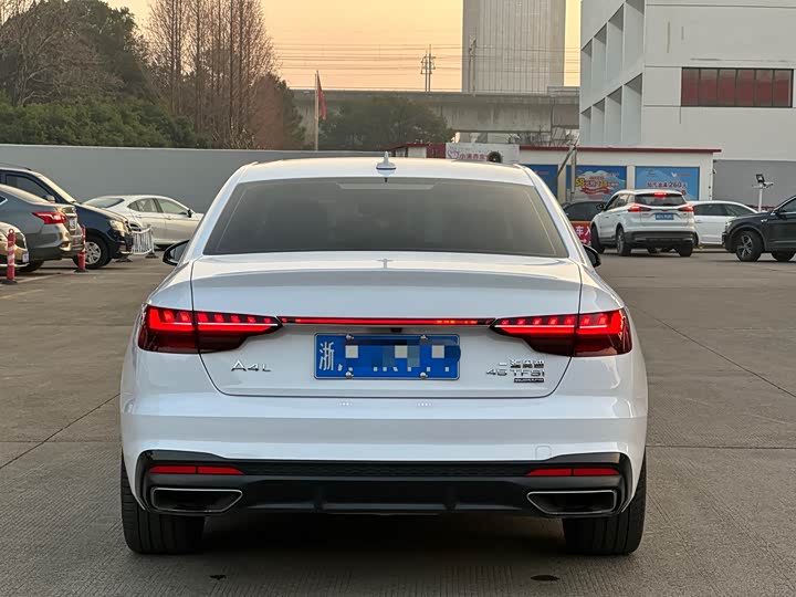 Фото 5 - Audi A4L