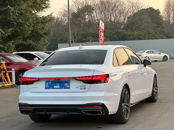 Фото 6 - Audi A4L