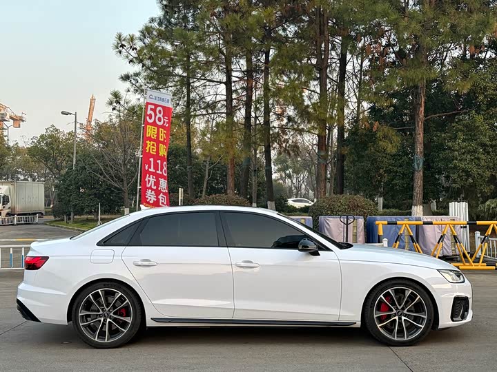 Фото 7 - Audi A4L