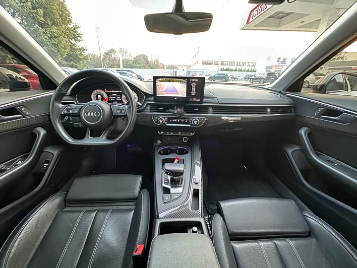 Фото 8 - Audi A4L