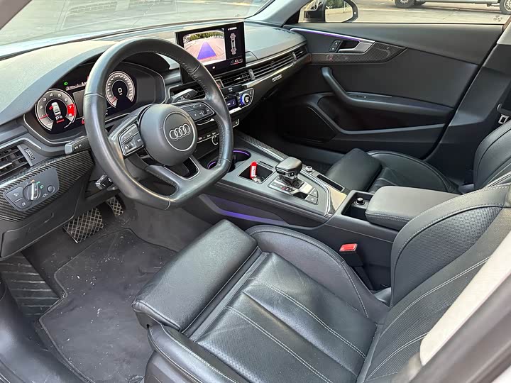 Фото 9 - Audi A4L