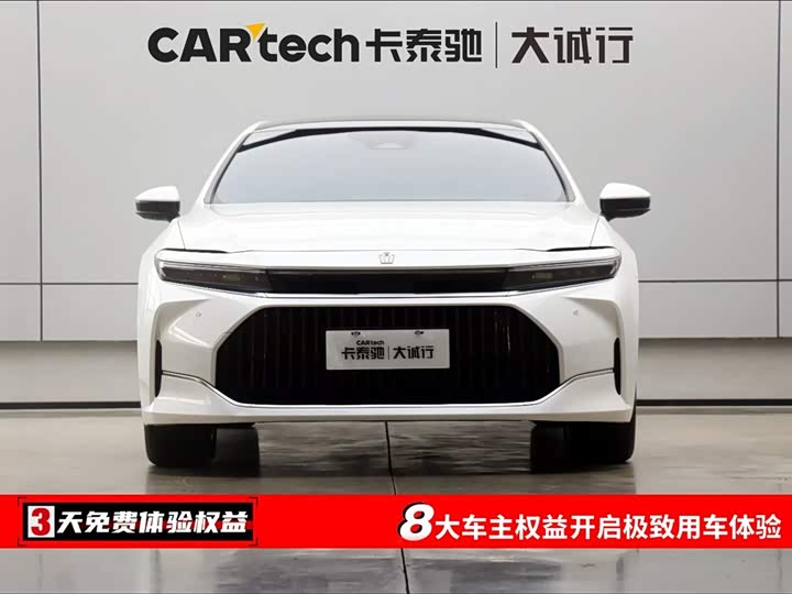 Фото 2 - Toyota Crown Sedan