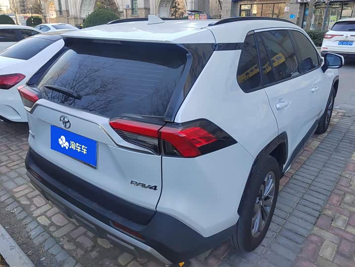 Фото 3 - Toyota RAV4