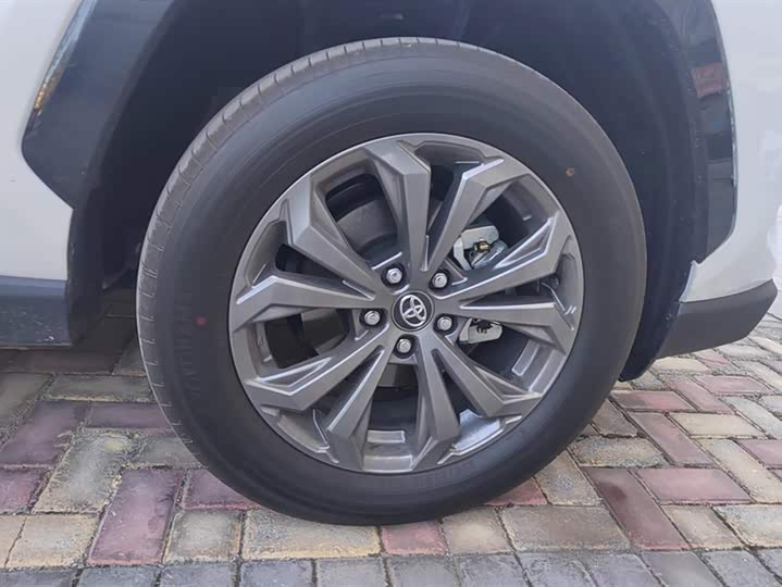 Фото 6 - Toyota RAV4