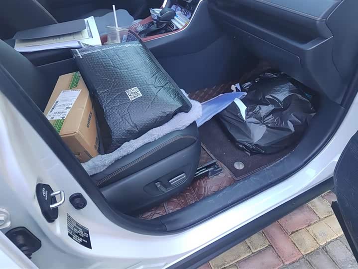 Фото 8 - Toyota RAV4