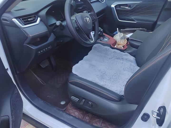 Фото 9 - Toyota RAV4