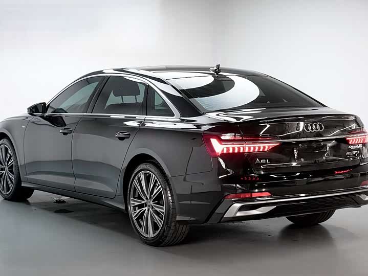 Фото 4 - Audi A6L