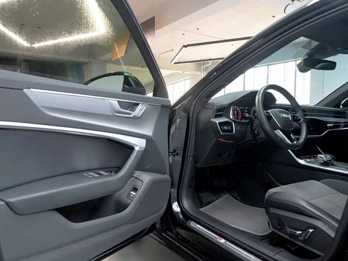 Фото 8 - Audi A6L