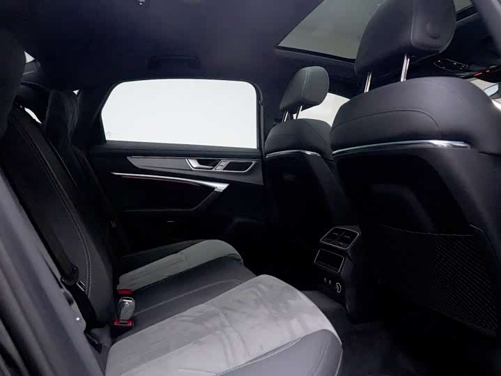 Фото 9 - Audi A6L