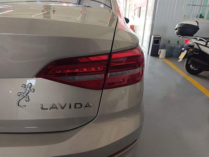 Фото 8 - Volkswagen Lavida