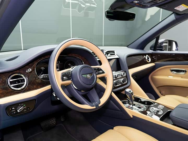 Фото 9 - Bentley Bentayga