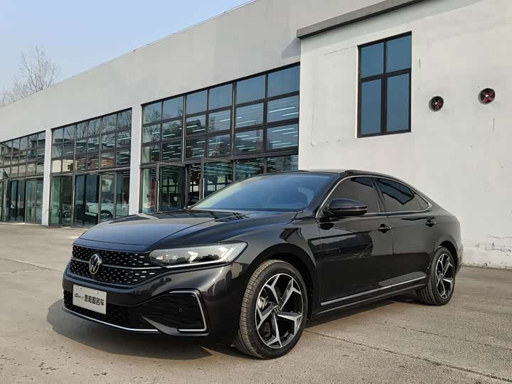 Фото 1 - Volkswagen Passat