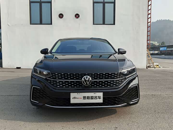 Фото 2 - Volkswagen Passat